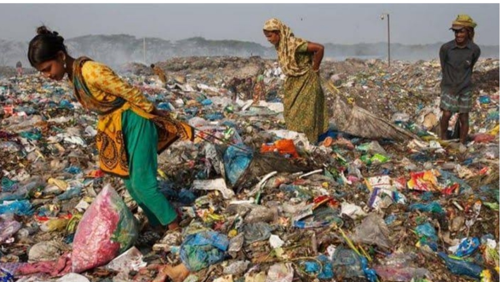 প্রকাশ্য বিক্রি হচ্ছে পলিথিন ব্যাগ