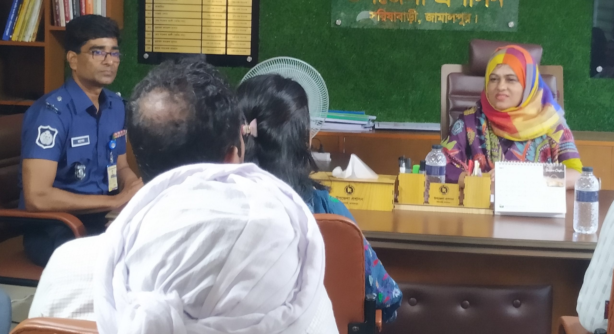 সরিষাবাড়ীতে ডিসি মহোদয়ের সাথে প্রশাসনিক কর্মকর্তাদের মতবিনিময় সভা অনুষ্ঠিত।