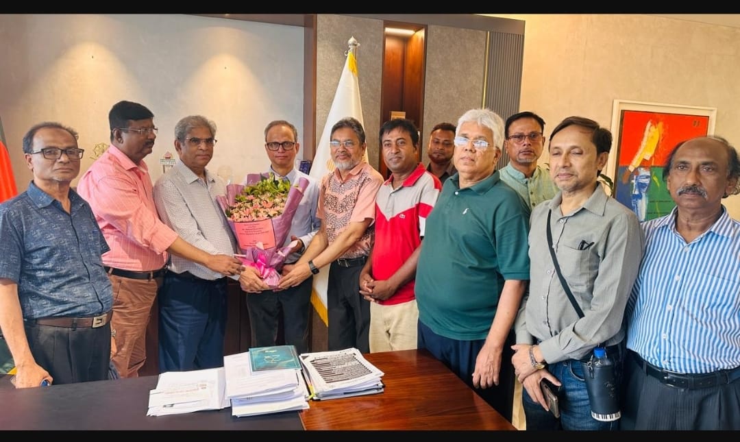 বিজেএমইএ নব নির্বাচিত সভাপতি মাহমুদুল হাসান খান (বাবু খান) কে ফুলেল শুভেচ্ছা জানালো ঢাকাস্থ চুয়াডাঙ্গা সমিতি।