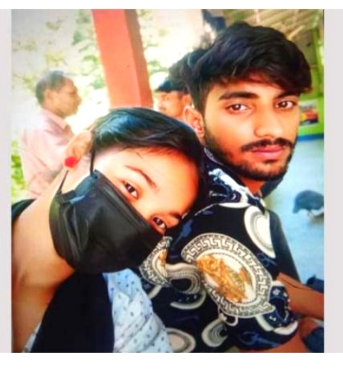 সরিষাবাড়ীতে প্রেমিকের বাড়িতে প্রেমিকার অনশন।