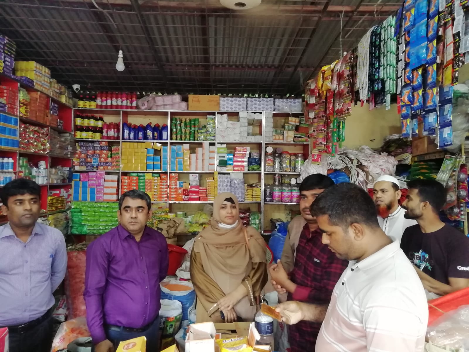 চুয়াডাঙ্গায় ভোক্তার অভিযানে নিত্য প্রয়োজনীয় পণ্য ও খাদ্য সামগ্রীসহ বিভিন্ন দোকানে অভিযানে ২টি প্রতিষ্ঠানকে ৫ হাজার টাকা জরিমানা।