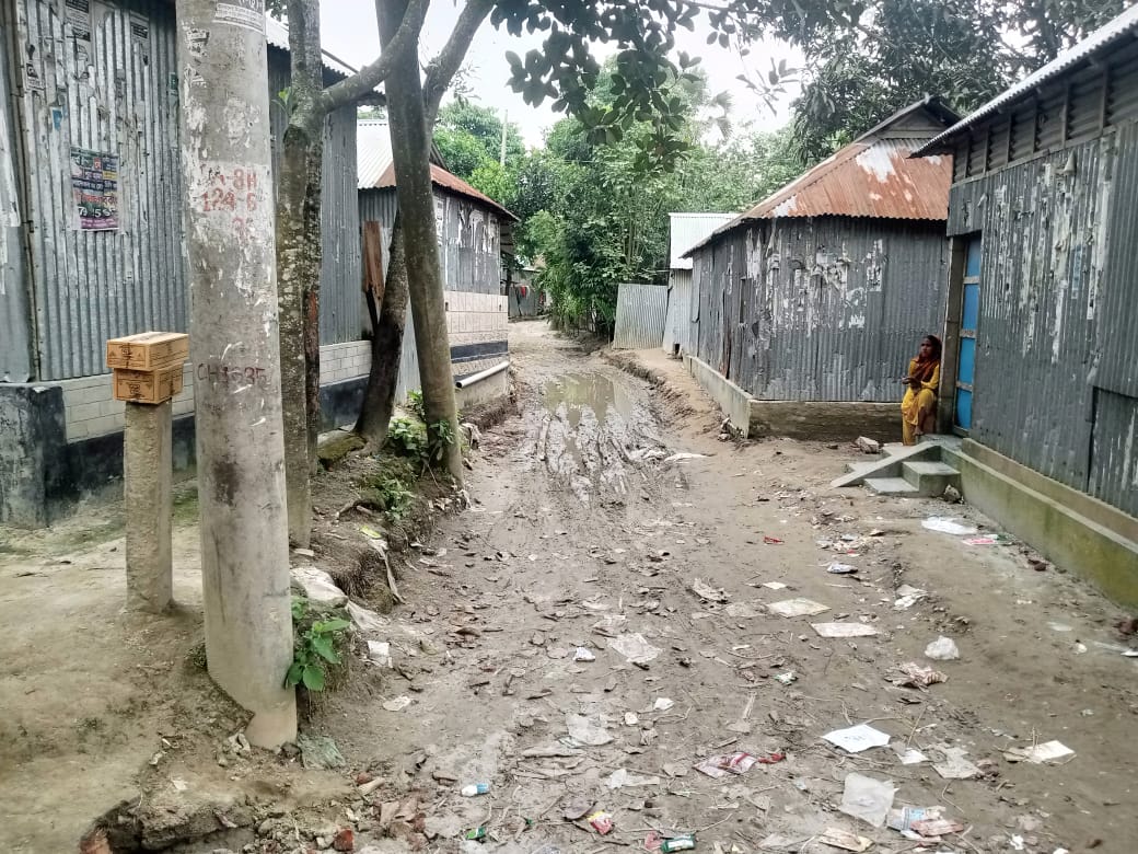 জামালপুরের বকশীগঞ্জে ব্যক্তি মালিকানা জমির ওপর জোরপূর্বক রাস্তা নির্মাণের অভিযোগ।