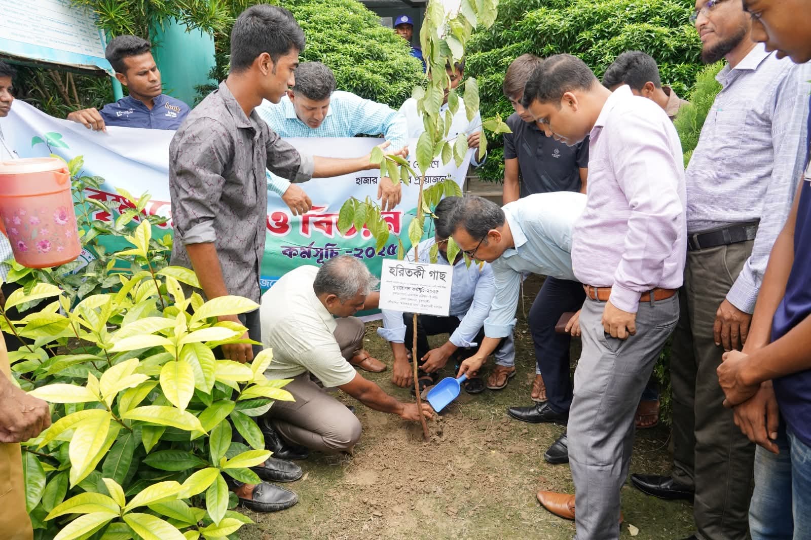 চুয়াডাঙ্গার জেলা প্রশাসকের দিনব্যাপী বিভিন্ন গুরুত্বপূর্ণ কার্যক্রম পরিদর্শন