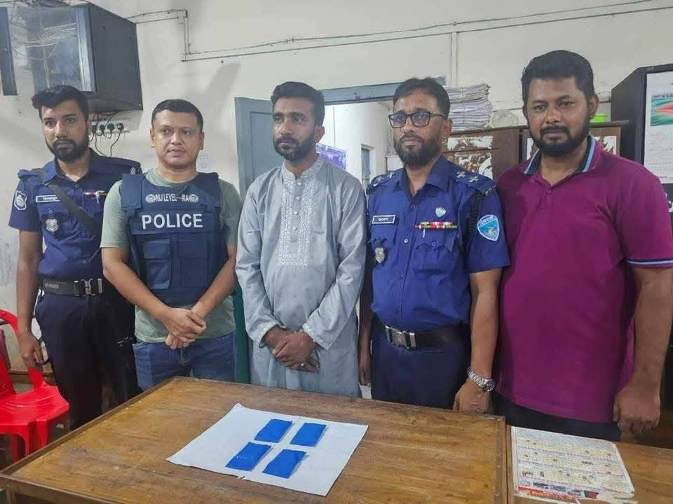 খাগড়াছড়িতে সাবেক ছাত্রলীগ সভাপতির ভগ্নীপতি ৮০০ পিস ইয়াবাসহ আটক।