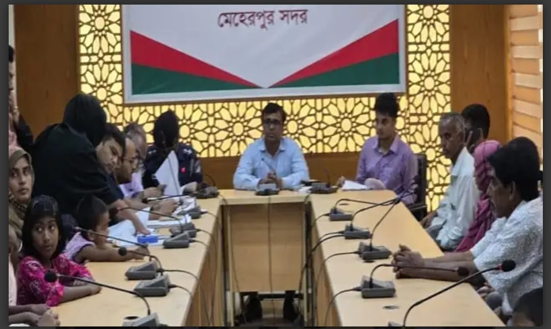 মেহেরপুরে সড়ক দুর্ঘটনায় ক্ষতিগ্রস্তদের অনুদান প্রদানের লক্ষ্যে যাচাই-বাছাই।