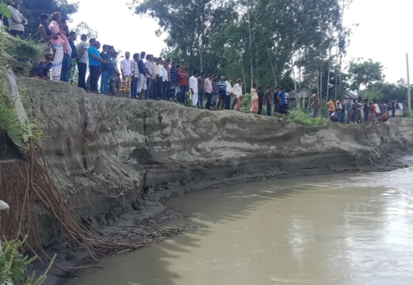 নদীভাঙনের ঝুঁকিতে সরিষাবাড়ীর তিনটি গ্রাম।