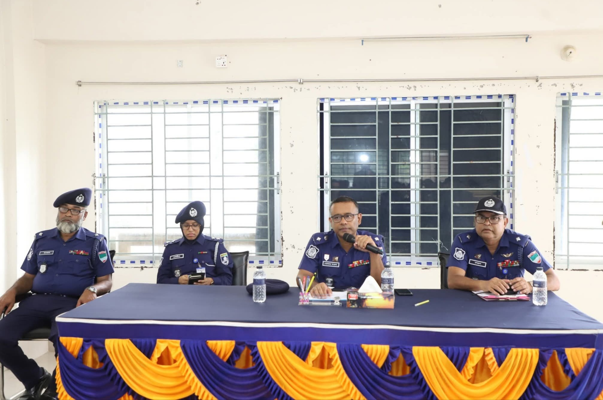 চুয়াডাঙ্গায় সদ্য যোগদানকৃত টিআরসিদের ব্যবহারিক প্রশিক্ষণের শুভ উদ্বোধন করলেন পুলিশ সুপার।