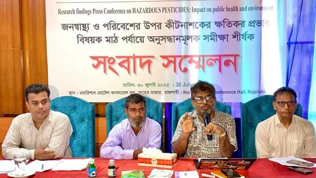 রাজশাহীতে নিষিদ্ধ কীটনাশক বিক্রির অভিযোগ।