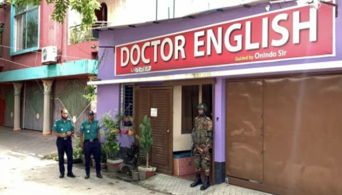 রাজশাহীতে কোচিং সেন্টার থেকে অস্ত্র, গুলি উদ্ধার।