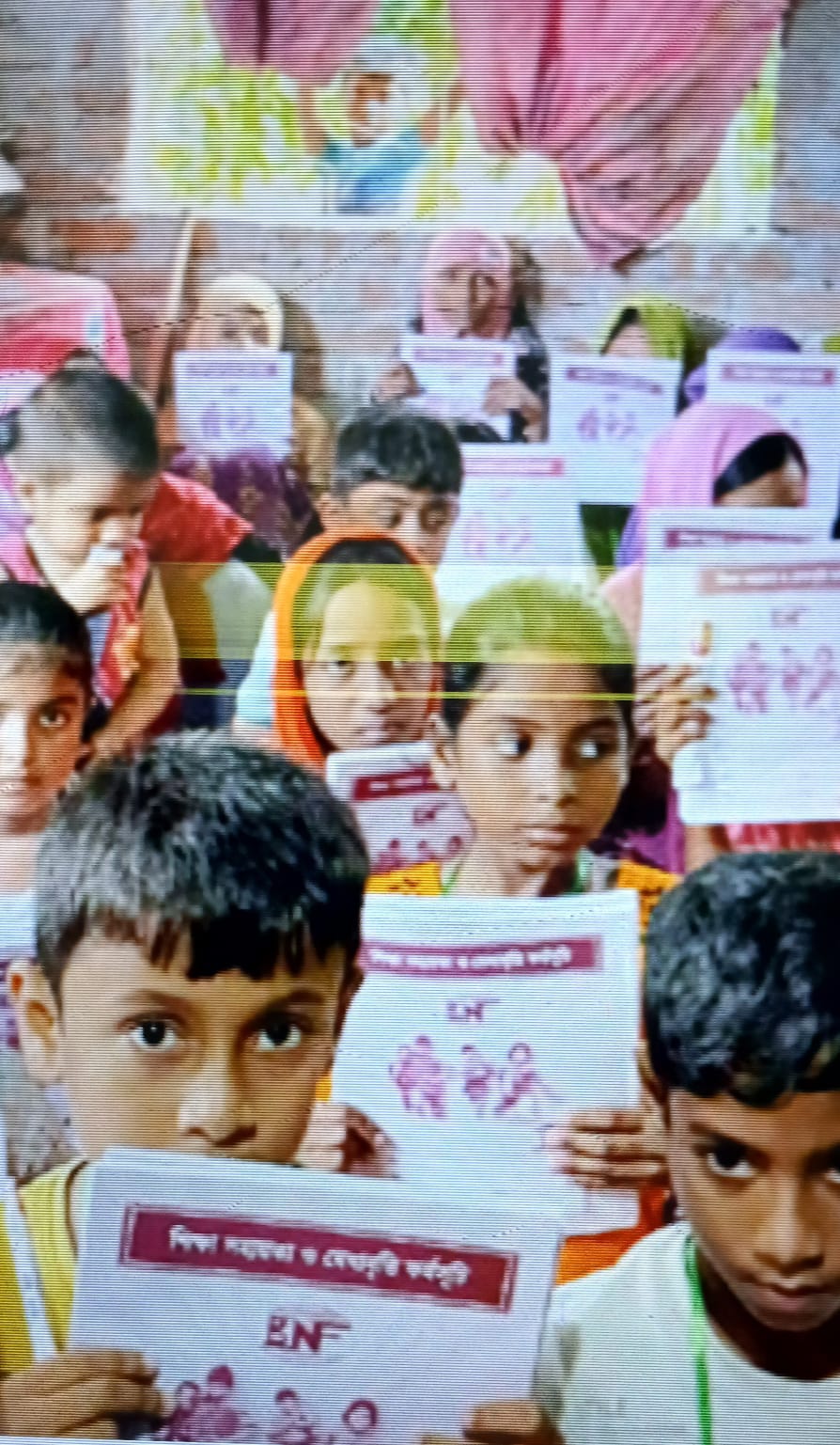 রাজশাহীতে শিশুদের মাঝে শিক্ষা উপকরণ বিতরণ।