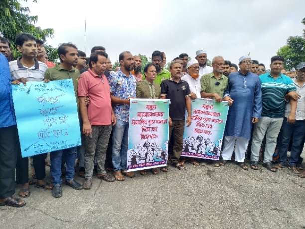 সরিষাবাড়ী যমুনা সার কারখানায় গ্যাস সরবরাহ ও কারখানা চালুর দাবিতে মানববন্ধন।