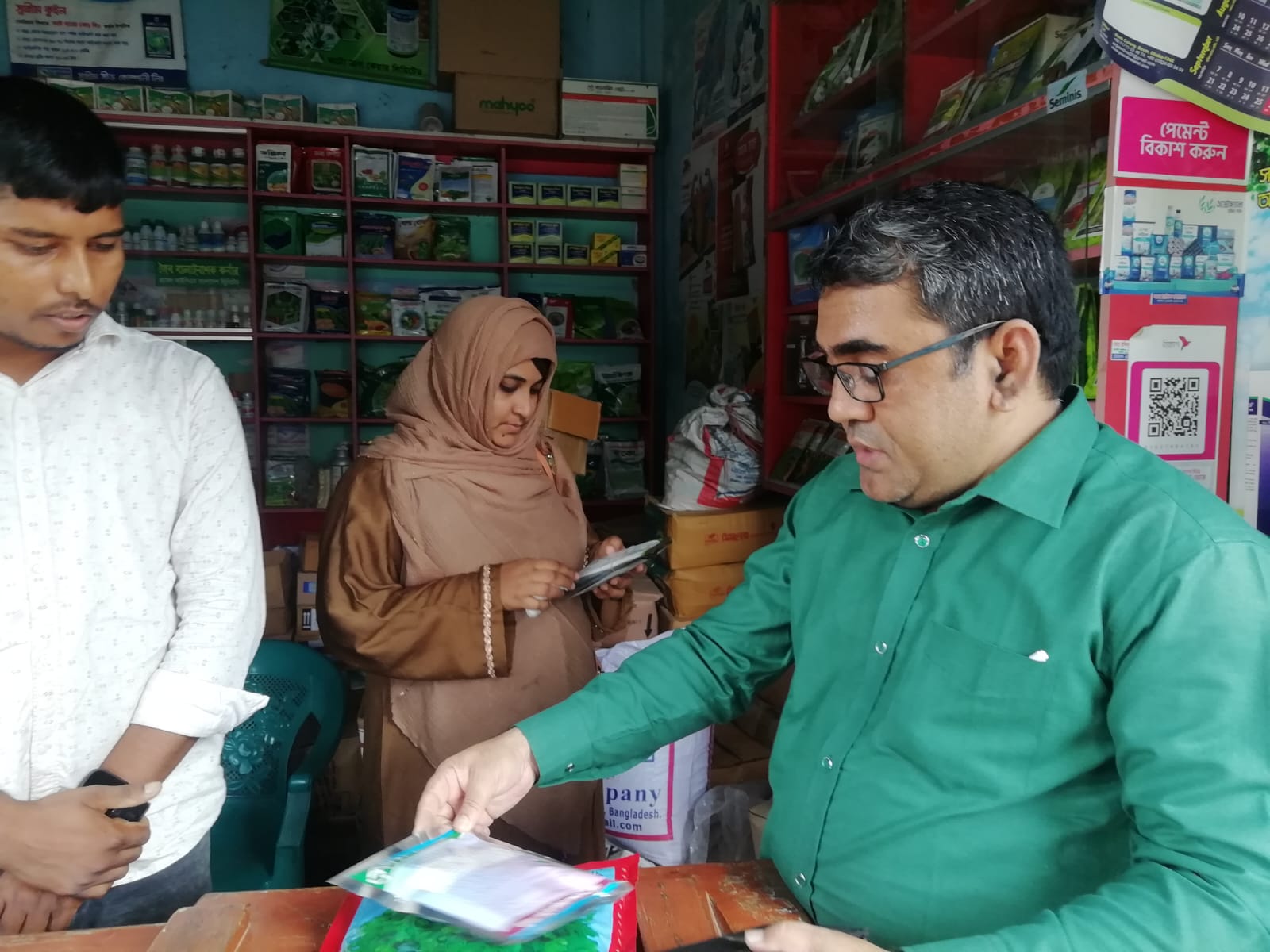 চুয়াডাঙ্গায় ভোক্তার অভিযানে মুদি দোকান ও বীজ, কীটনাশকসহ বিভিন্ন পণ্যের দোকানে অভিযানে ১টি প্রতিষ্ঠানকে ২০ হাজার টাকা জরিমানা।