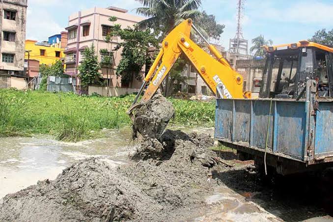 রাজশাহীতে আবারো পুকুর ভরাট