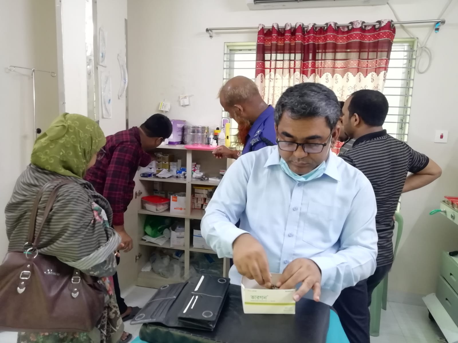 চুয়াডাঙ্গায় ২টি প্রতিষ্ঠানকে ৬০ হাজার টাকা জরিমানা।
