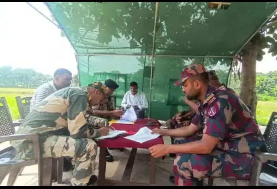 দর্শনা চেকপোস্ট দিয়ে ১২ বাংলাদেশীকে হস্তান্তর করল বিএসএফ।