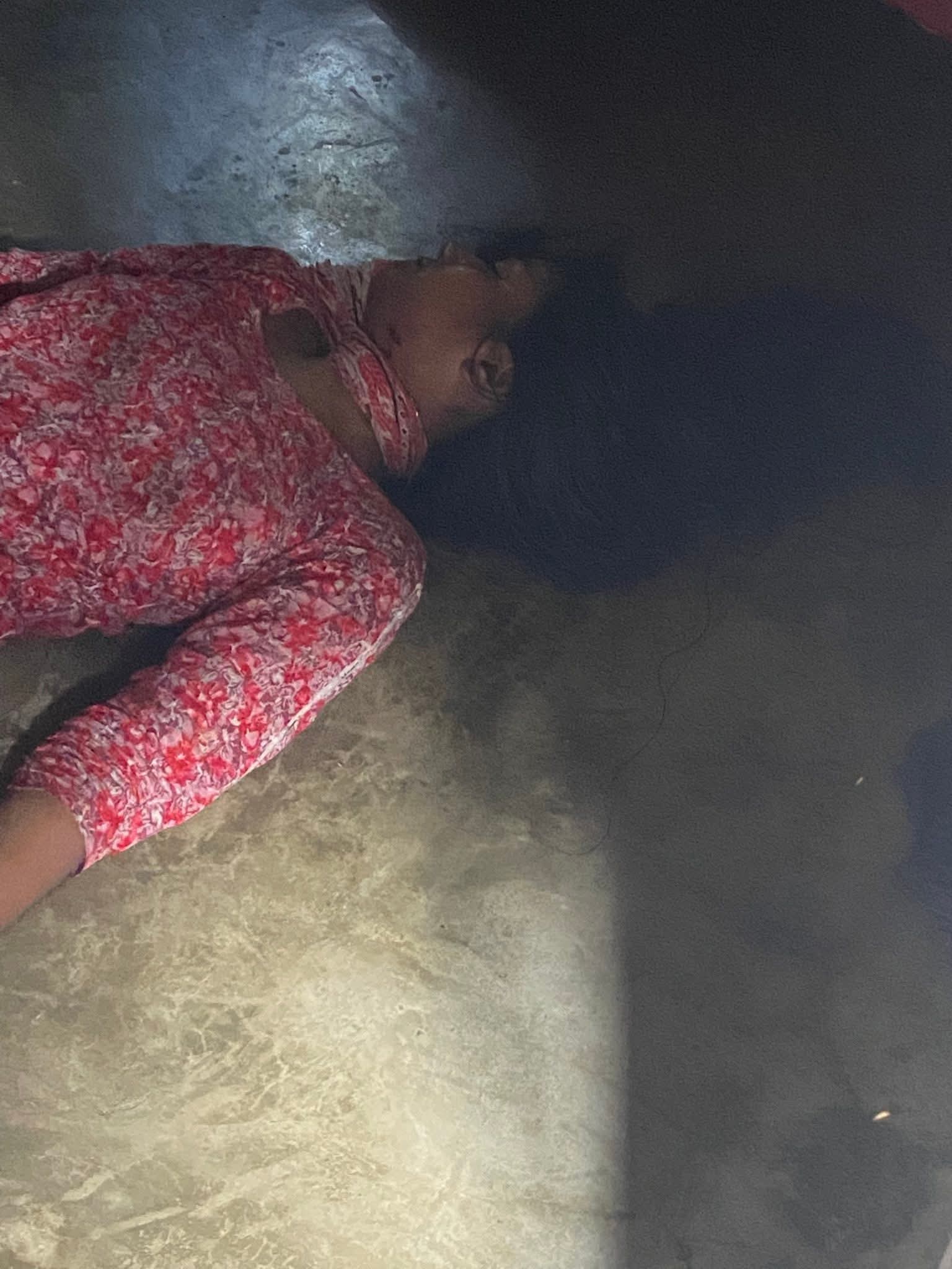 ঈশ্বরদীতে ঘরের মেঝেতে পড়ে ছিল গৃহবধূর মরদেহ