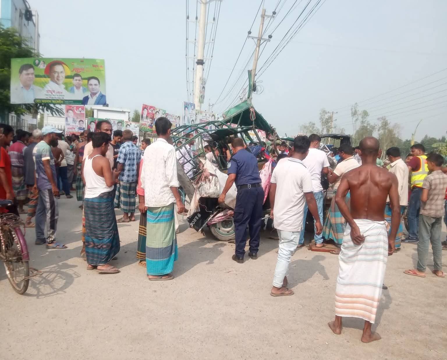 জামালপুরে কাভার্ডভ্যান ও ইজিবাইকের সংঘর্ষে নিহত -৪