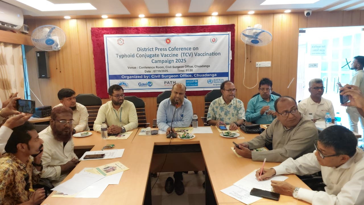 চুয়াডাঙ্গায় টাইফয়েডের টিকাদান ক্যাম্পেইন উদযাপন উপলক্ষে সংবাদ সম্মেলনে