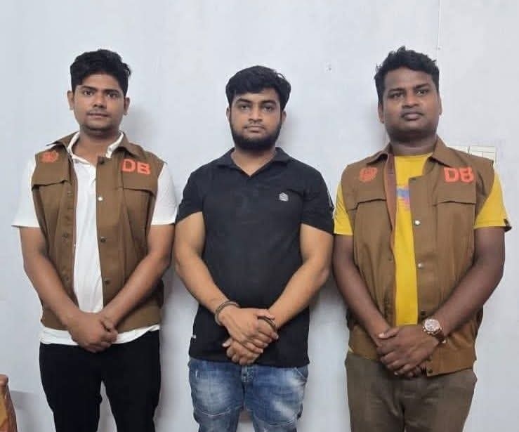 মুন্সীগঞ্জে তিনটি হত্যাকাণ্ডের প্রধান আসামি কাউন্সিলর সাগর সহযোগীসহ গ্রেফতার