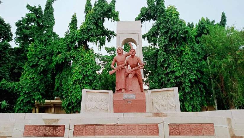 রাবি দুই শিক্ষককে সাময়িকভাবে অব্যাহতি