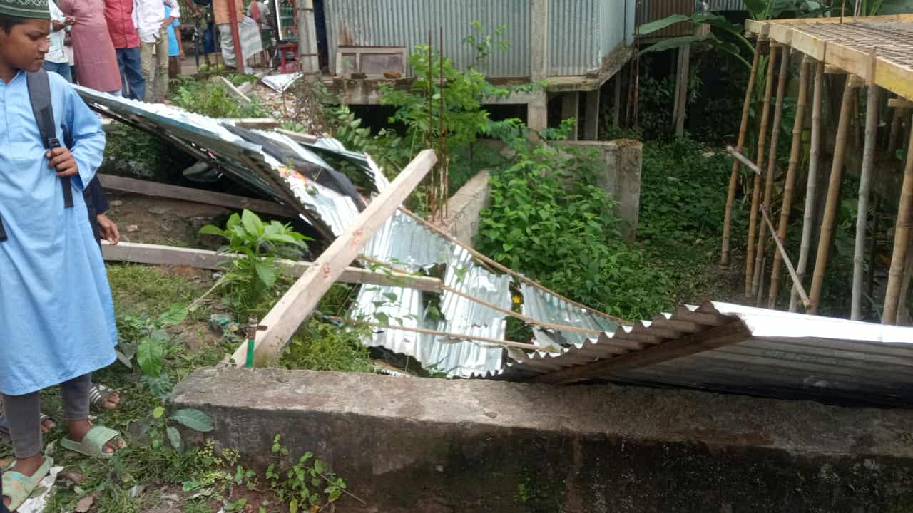 সরিষাবাড়ীতে অনুমোদন ছাড়া ভবন নির্মাণে প্রশাসনের অভিযান, ২০ হাজার টাকা জরিমানা আদায়
