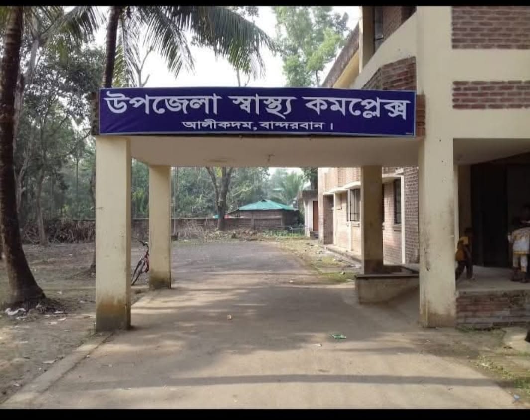 পাহাড়ে গভীর খাদে মোটরসাইকেল পর্যটক নিহত