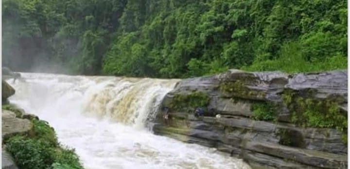 নাফাখুম জলপ্রপাতে পর্যটক নিখোঁজ-১