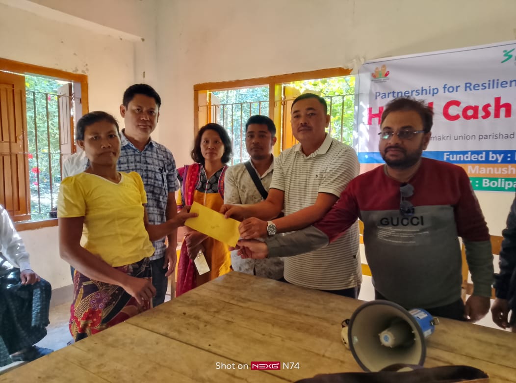 বান্দরবানের থানচি উপজেলা দুর্গম রেমাক্রী ও তিন্দু ২(দুই) ইউনিয়নের ৭৪০জন নারী উদ্যোক্তাকে এককালীন নগদ অর্থ সহায়তা। বিতরন করেন