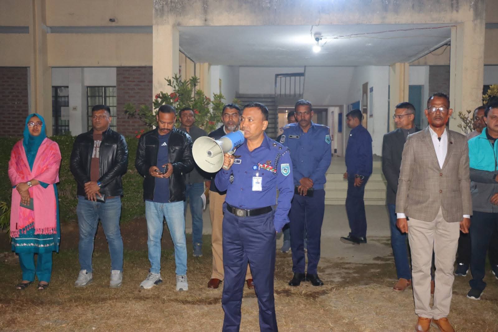 রংপুর জেলা পুলিশ লাইনে বিশেষ রোল কল গ্রহণ