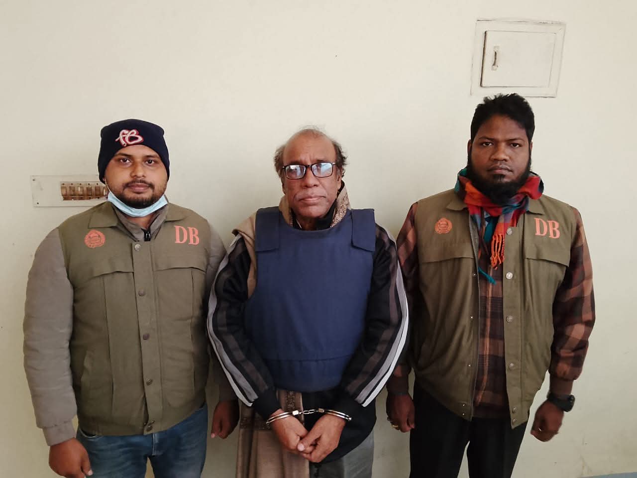 দিনাজপুর ডিবির অভিযানে জেলা আওয়ামী লীগের সাধারণ সম্পাদক আলতাফুজ্জামান মিতা গ্রেফতার