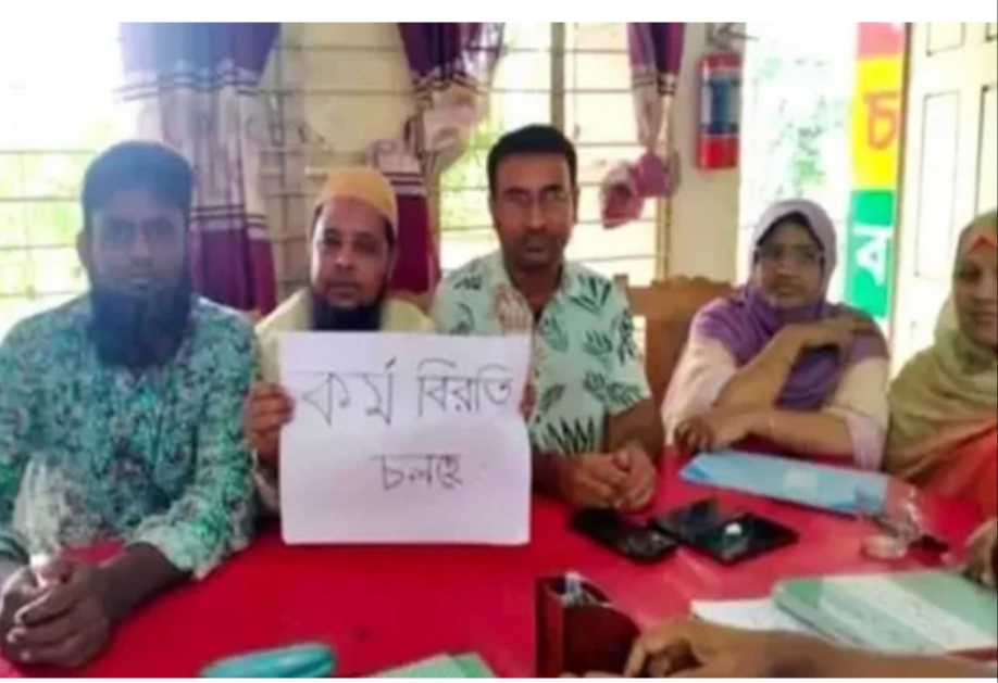 স্কুলের পরীক্ষা বন্ধ রেখে কর্মবিরতিতে থাকা শিক্ষকদের প্রতি অভিভাবকদের ক্ষোভ