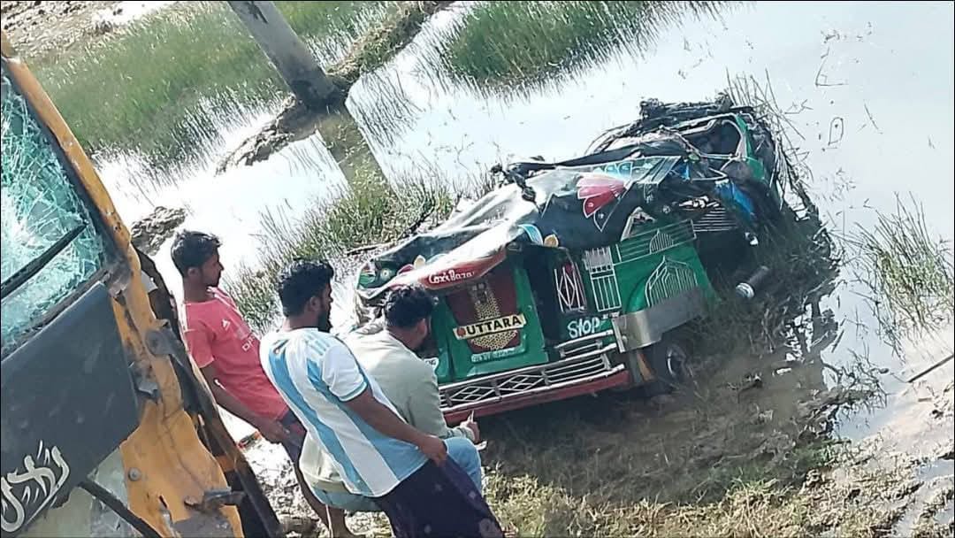 হ্ণীলা মাছবাহী ট্রাক ও সিএনজি অটোরিক্সার মুখোমুখি সংঘর্ষে চালকসহ ২ নিহত