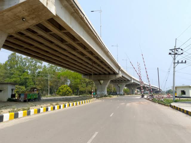 রাজশাহীতে ফ্লাইওভারের কাজ চলছে ধীর গতিতে