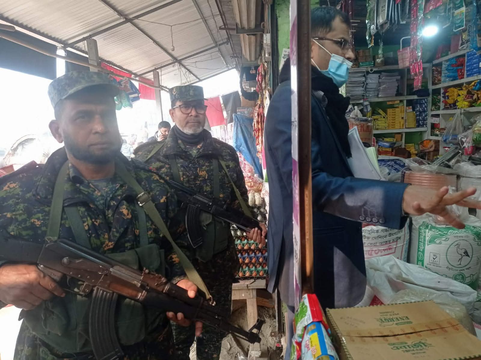 নীলফামারীতে হোটেলে বাসি খাবার সংরক্ষণ: দুই প্রতিষ্ঠানকে জরিমানা