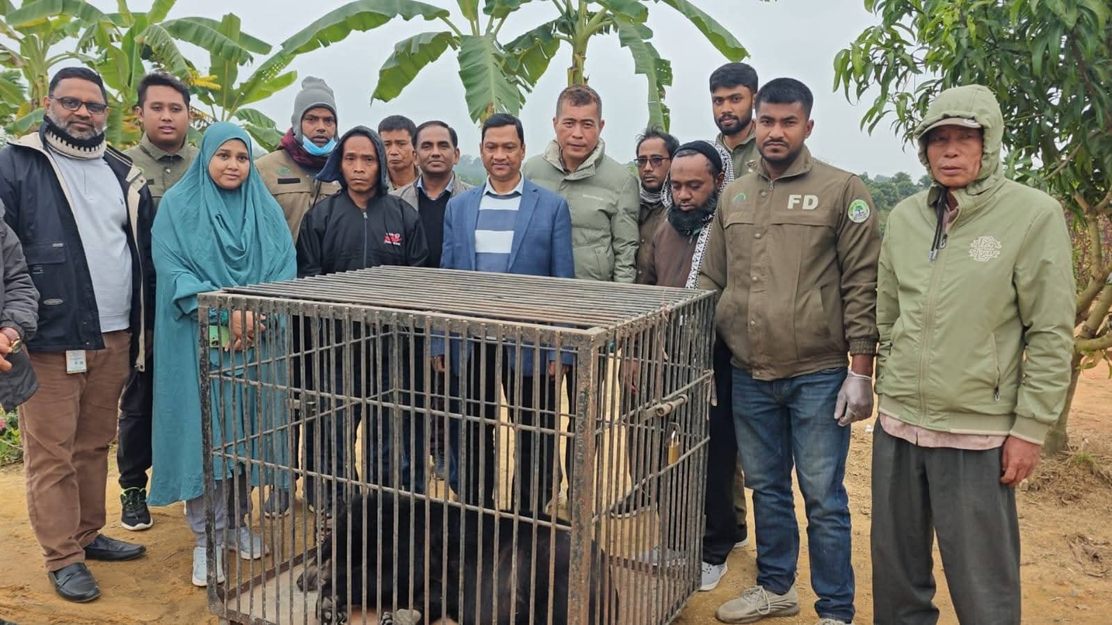 খাগড়াছড়িতে বনবিভাগের কাছে বন্যপ্রাণী তুলে দিলেন প্রাণিপ্রেমী নবদ্বীপ চাকমা