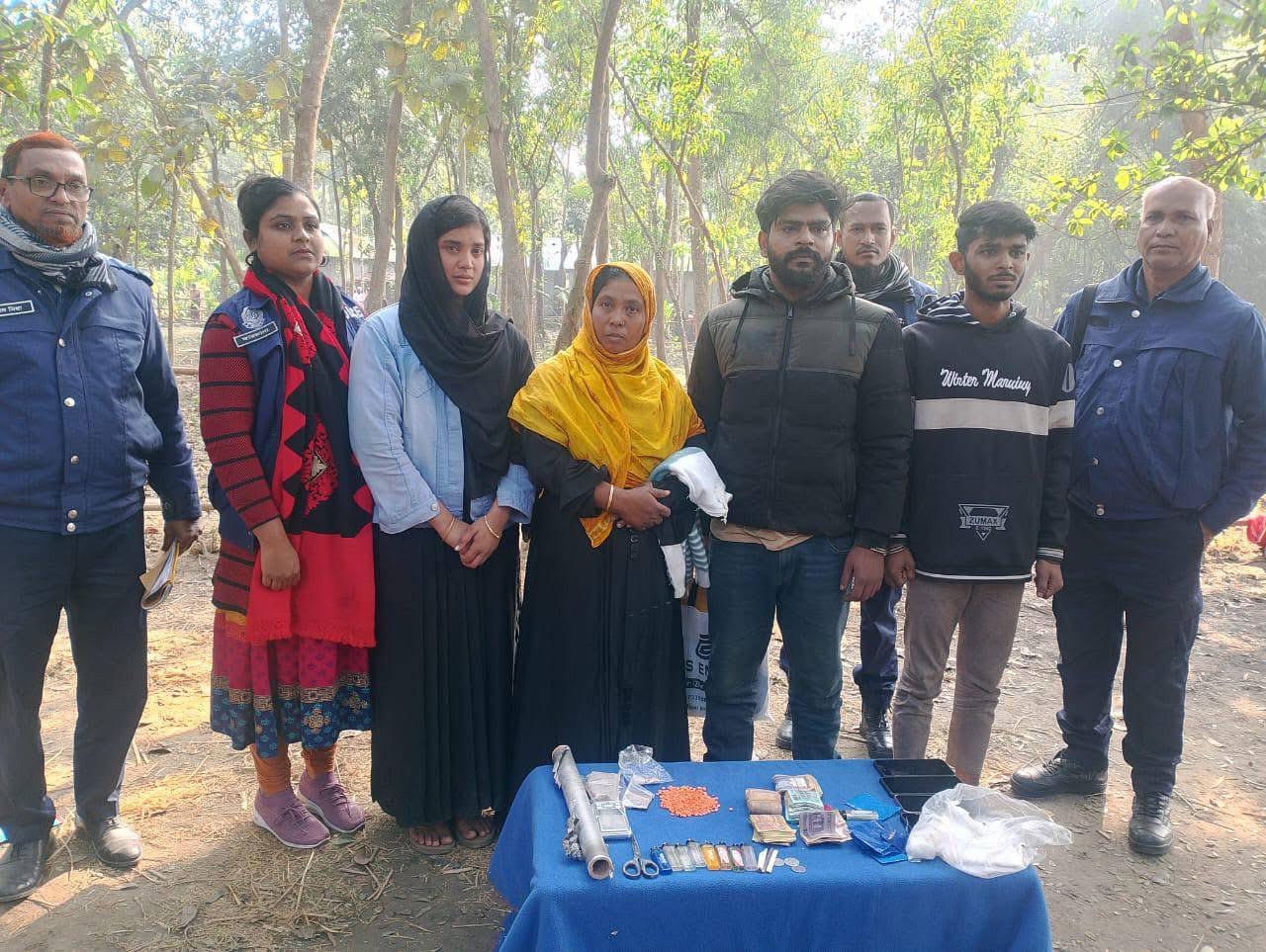 সরিষাবাড়ীতে সেনাবাহিনীর অভিযানে ইয়াবা–হিরোইন ও রেপলিকা পিস্তলসহ চার মাদক ব্যবসায়ী আটক
