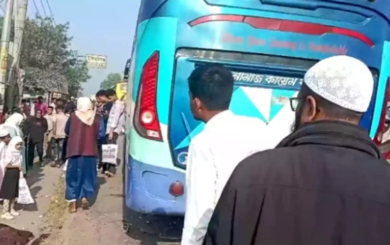 কুমিল্লায় যাত্রীবাহি বাস চাপায় নারী ও শিশুসহ নিহত-২