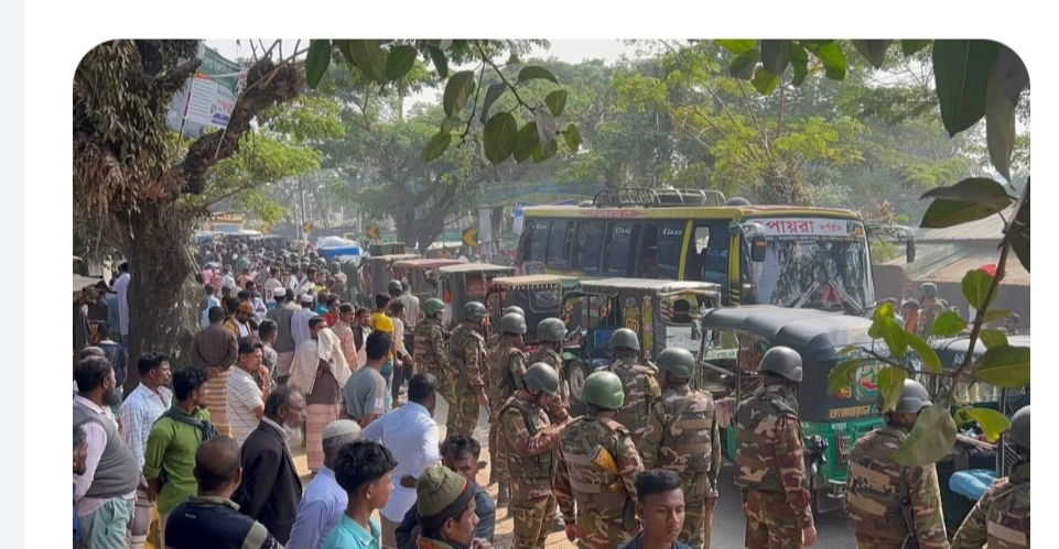 বাংলাদেশ মিয়ানমার সীমান্তে ত্রিমুখীসংঘর্ষ ওই দেশের সেনাবাহিনী, আরাকান আর্মি এবং রোহিঙ্গা আরশাদের মধ্যে ত্রিমুখী সংঘর্ষ ১ বাংলাদেশী শিশু গুলিবিদ্ধ।