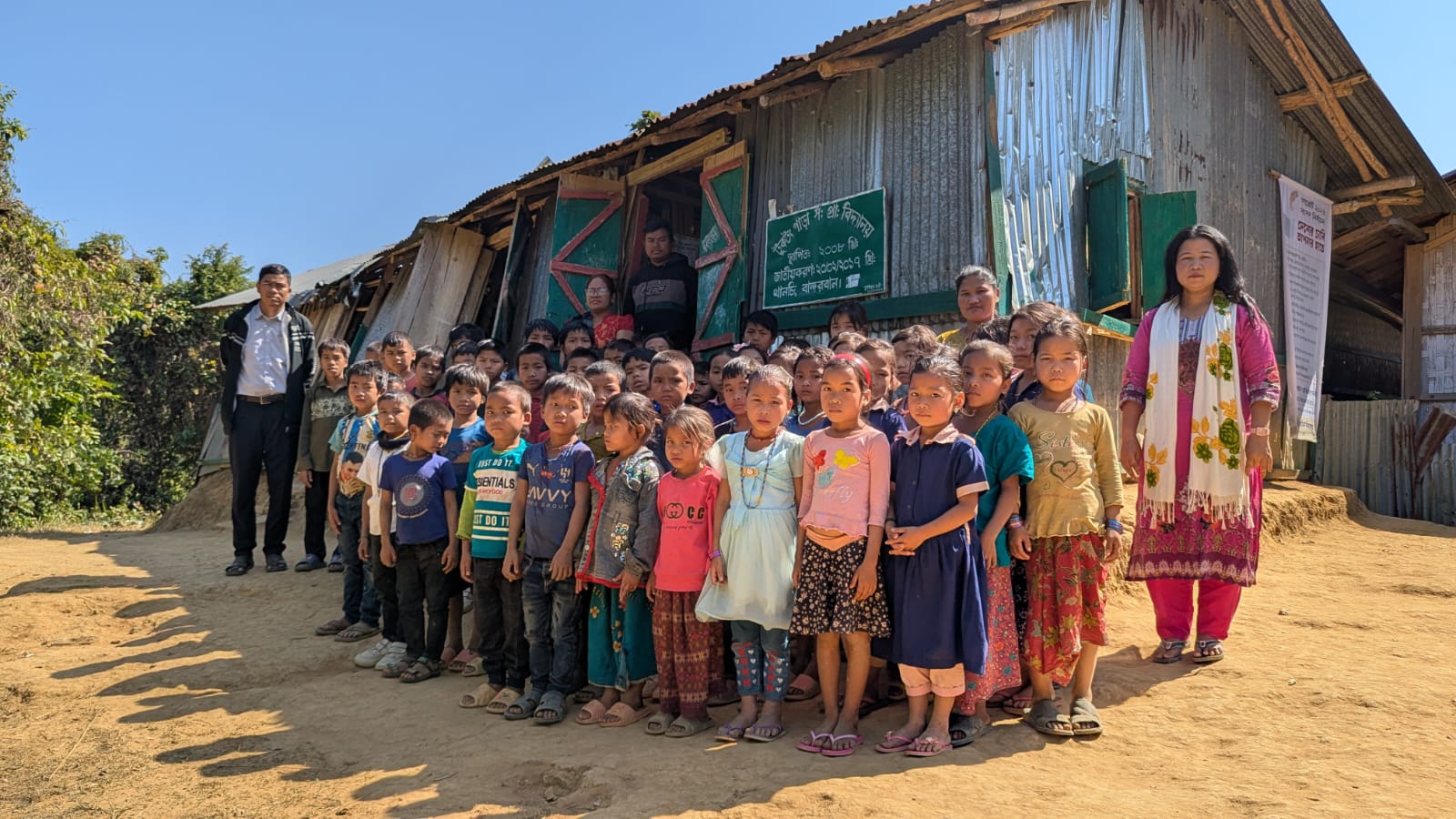 বান্দরবানে থানচির উপজেলায় টুকটং পাড়া সরকারি প্রাথমিক বিদ্যালয়ে আতঙ্কে কোমলমতি শিক্ষার্থীরা