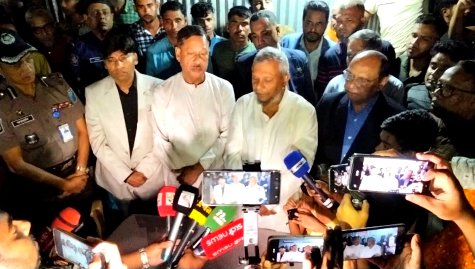 সৌদিতে নিহত বাচ্চু মিয়ার বাড়িতে সরকারি সহায়তা নিয়ে প্রবাসী কল্যাণমন্ত্রী,স্থায়ী বাসস্থানের আশ্বাস