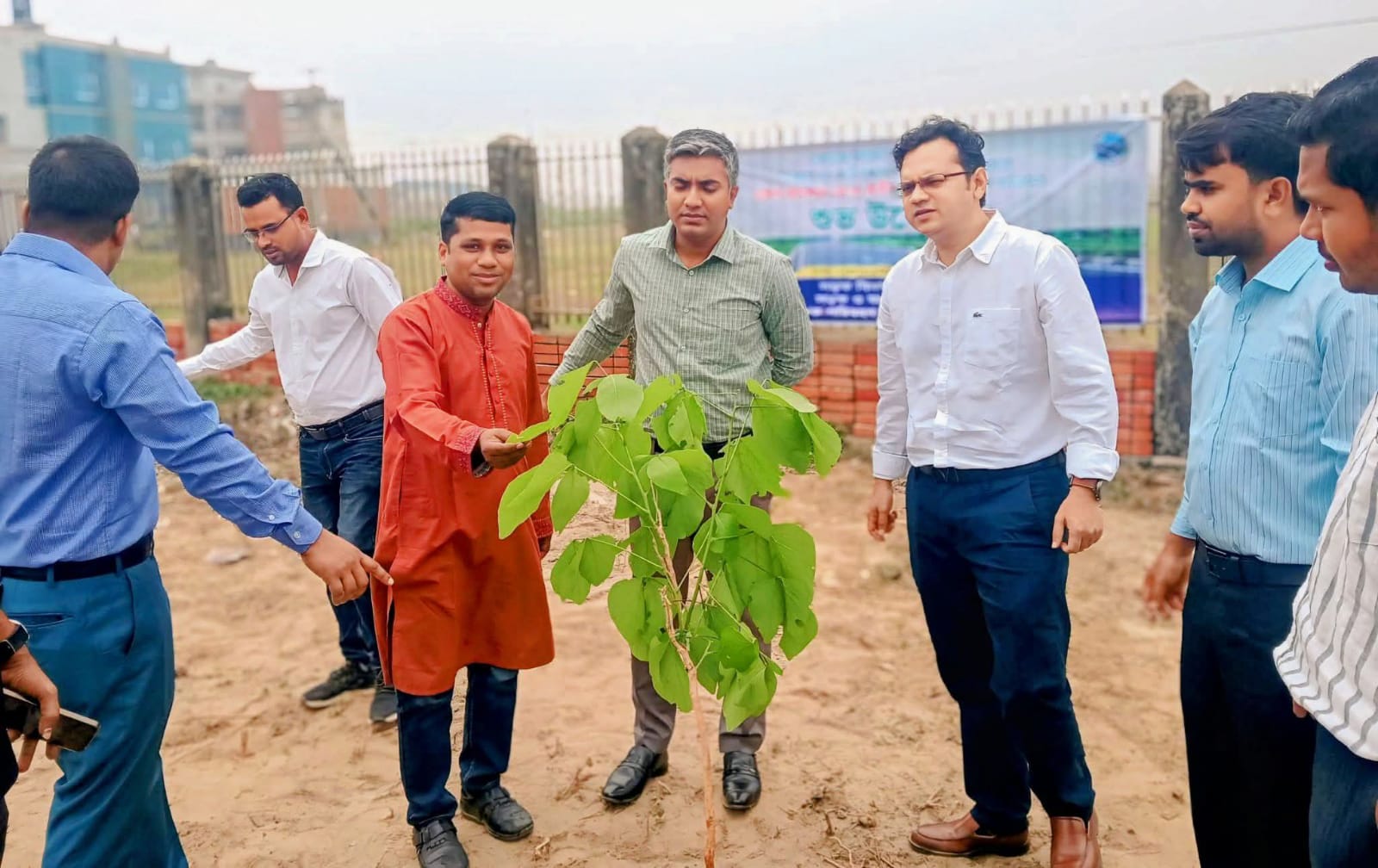 অর্থনৈতিক অঞ্চলে মহাসড়কের পাশে বৃক্ষরোপণ কর্মসূচির শুভ উদ্বোধন