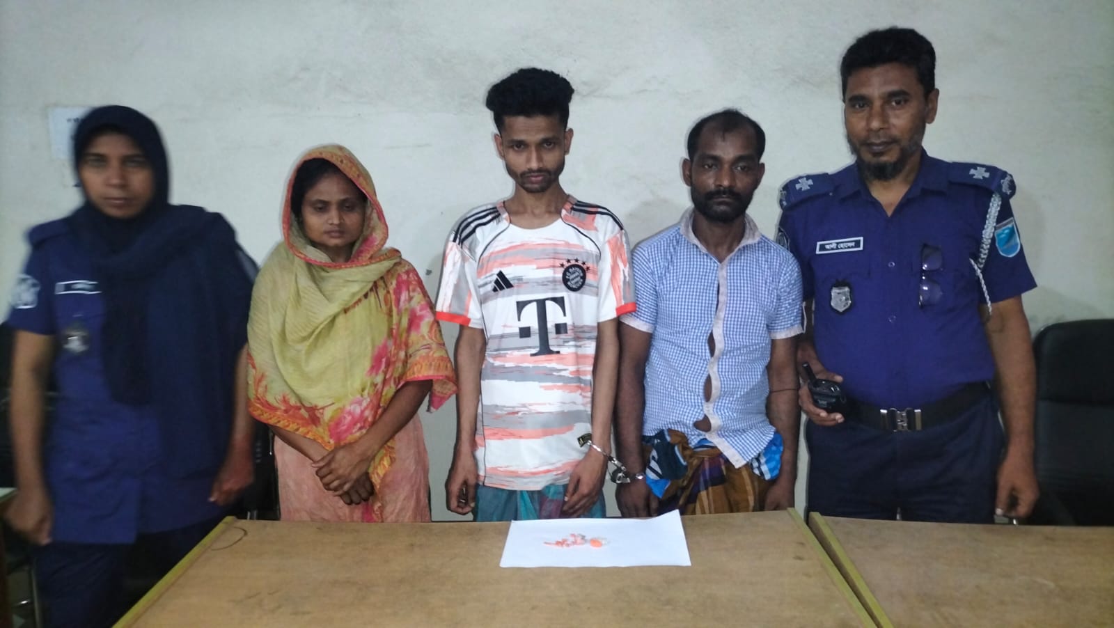 কটিয়াদীতে চিহ্নিত এক মাদক ব্যবসায়ীসহ আটক-৩