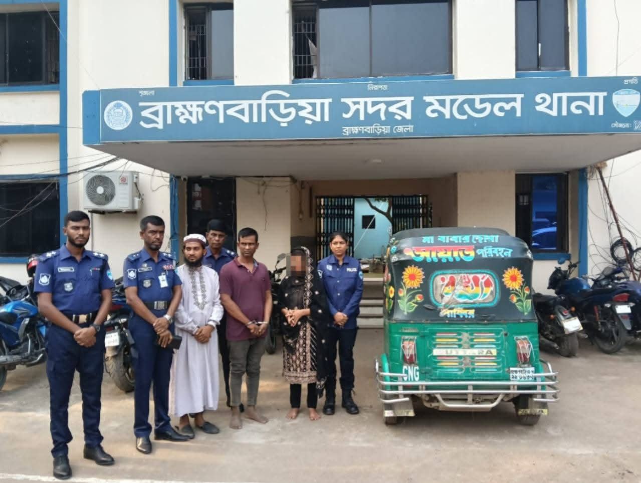 সংঘবদ্ধ চক্রের হাতে সিএনজিতেই খুন হন জাহানারা বেগম; সিএনজিতে লেখা “মা বাবার দোয়া আয়াত পরিবহন।