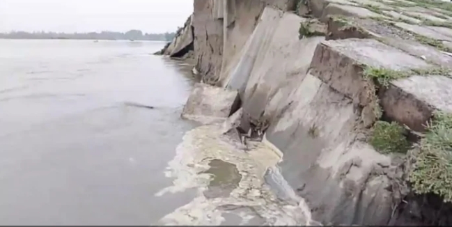 রংপুরের গঙ্গাচড়ায় মহিপুর তিস্তা সেতু রক্ষা বাঁধে ভয়াবহ ভাঙন 