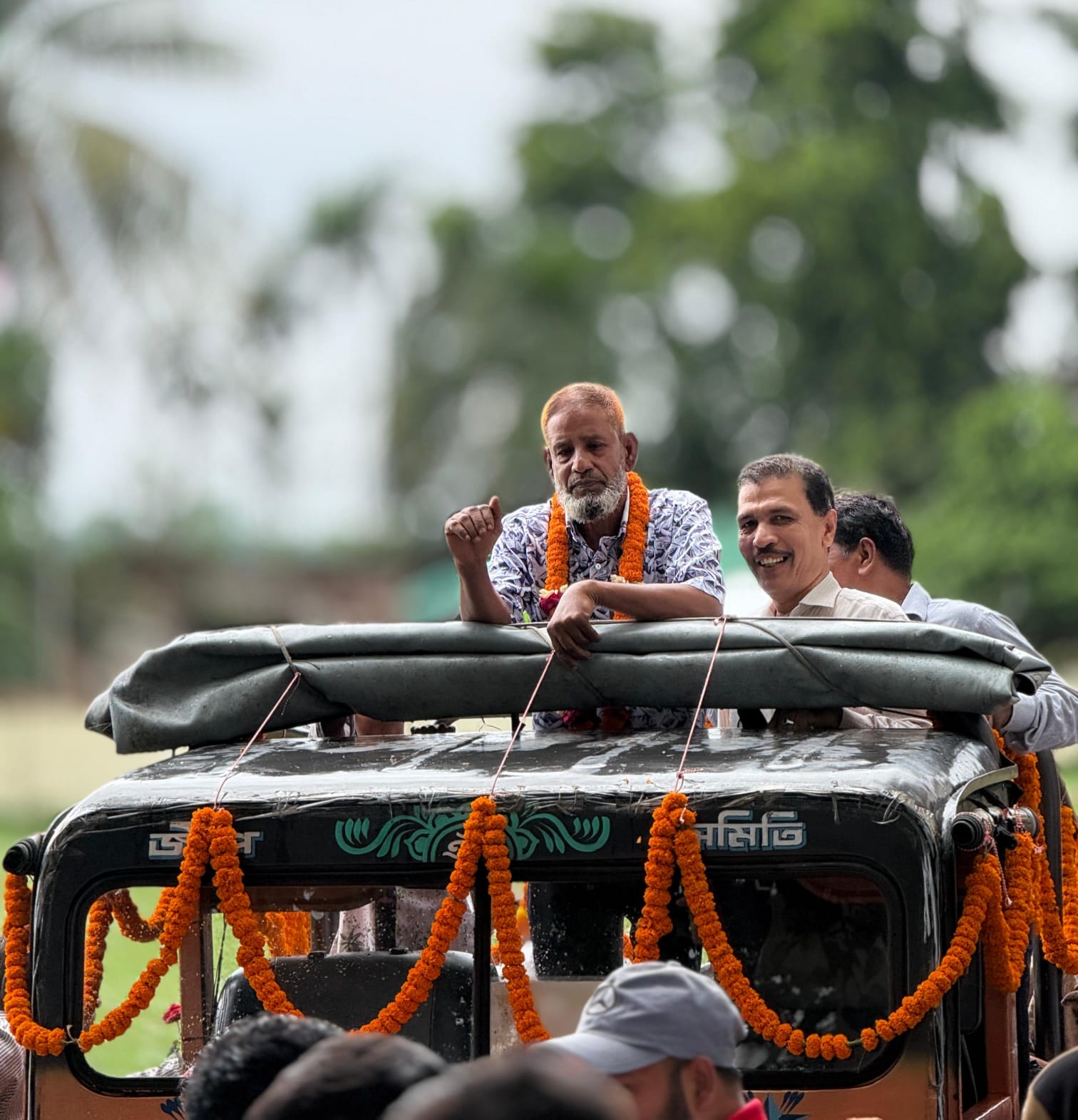 দীঘিনালায় প্রাক্তন শিক্ষার্থীদের আয়োজনে শিক্ষক আবু শামাকে রাজকীয় বিদায় সংবর্ধনা।