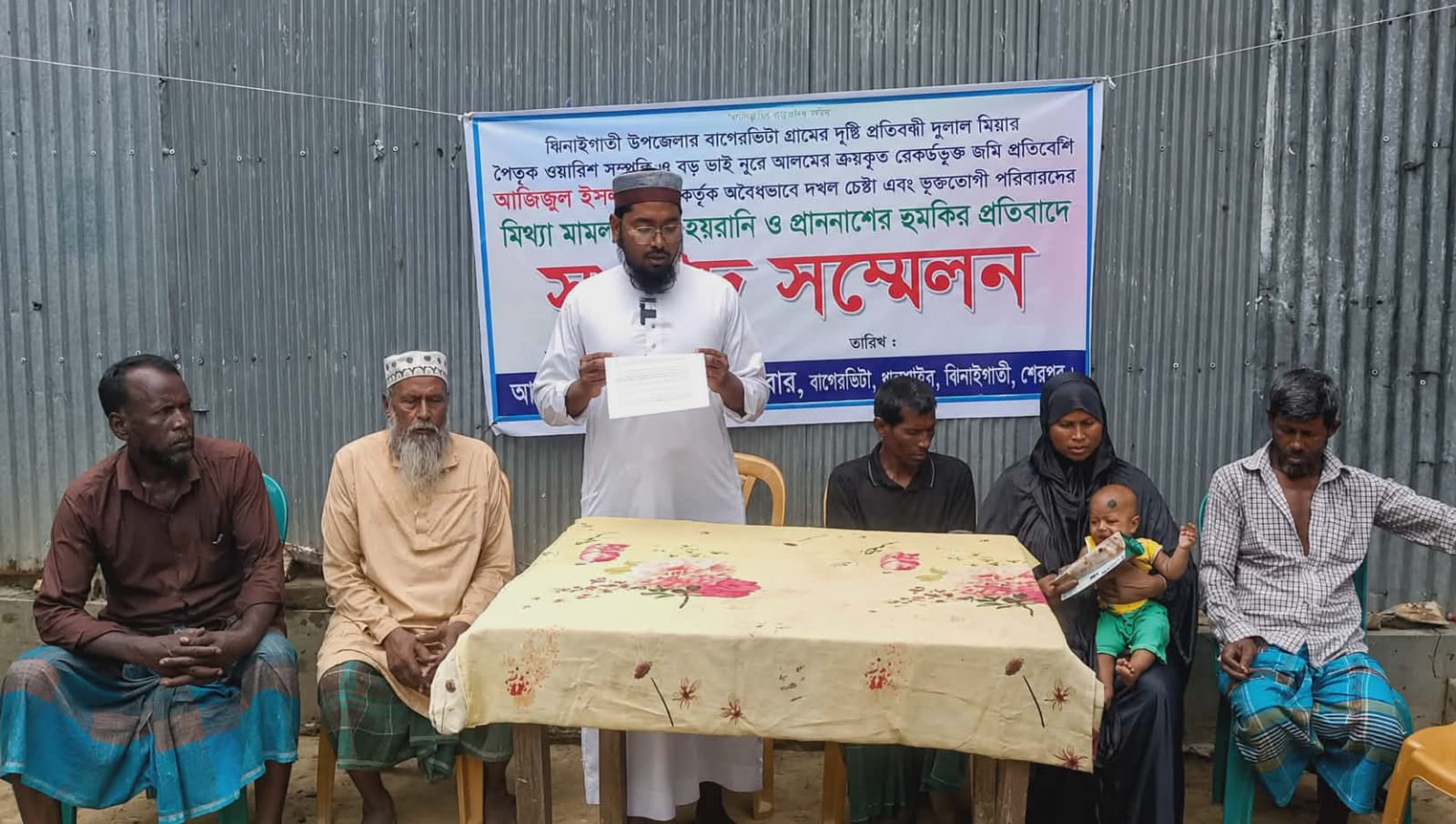 ঝিনাইগাতীতে দৃষ্টি প্রতিবন্ধী পরিবারের জমি দখলচেষ্টা ও হয়রানির প্রতিবাদে সংবাদ সম্মেলন