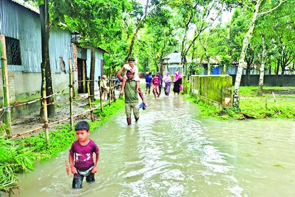 লালমনিরহাটে ভারত গজলডোবা ব্যারাজের ৪০টি গেট খুলে দেওয়ায় বন্যা পরিস্থিতির সৃষ্টি