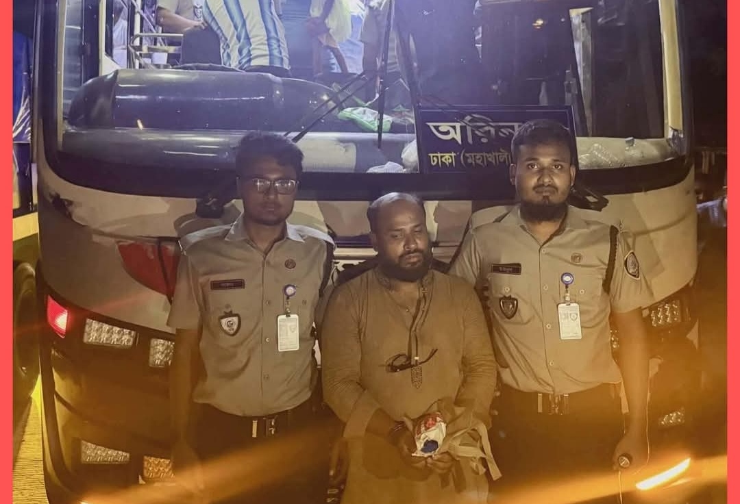 বগুড়ায় ২ হাজার পিস ইয়াবাসহ কক্সবাজারের মাদক কারবারি গ্রেফতার।