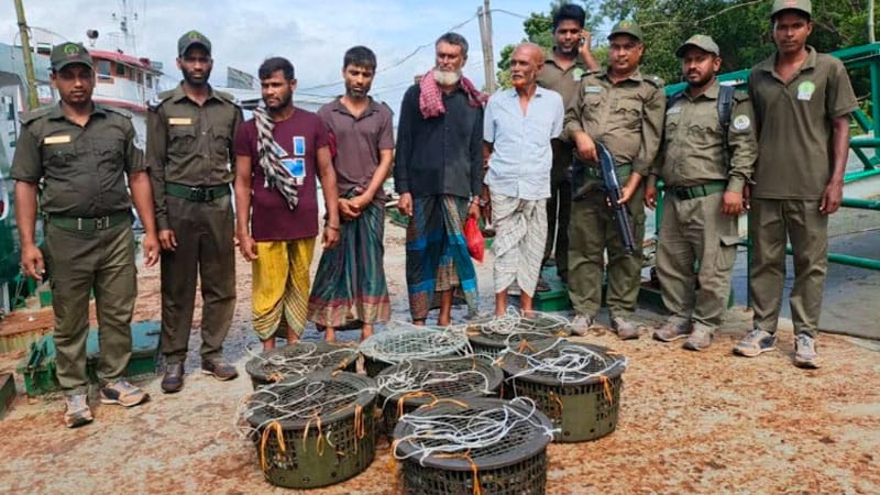 হরিণ শিকারের অপরাধে ৪ জন আটক,বন বিভাগের জালে কুখ্যাত শিকারী চক্র