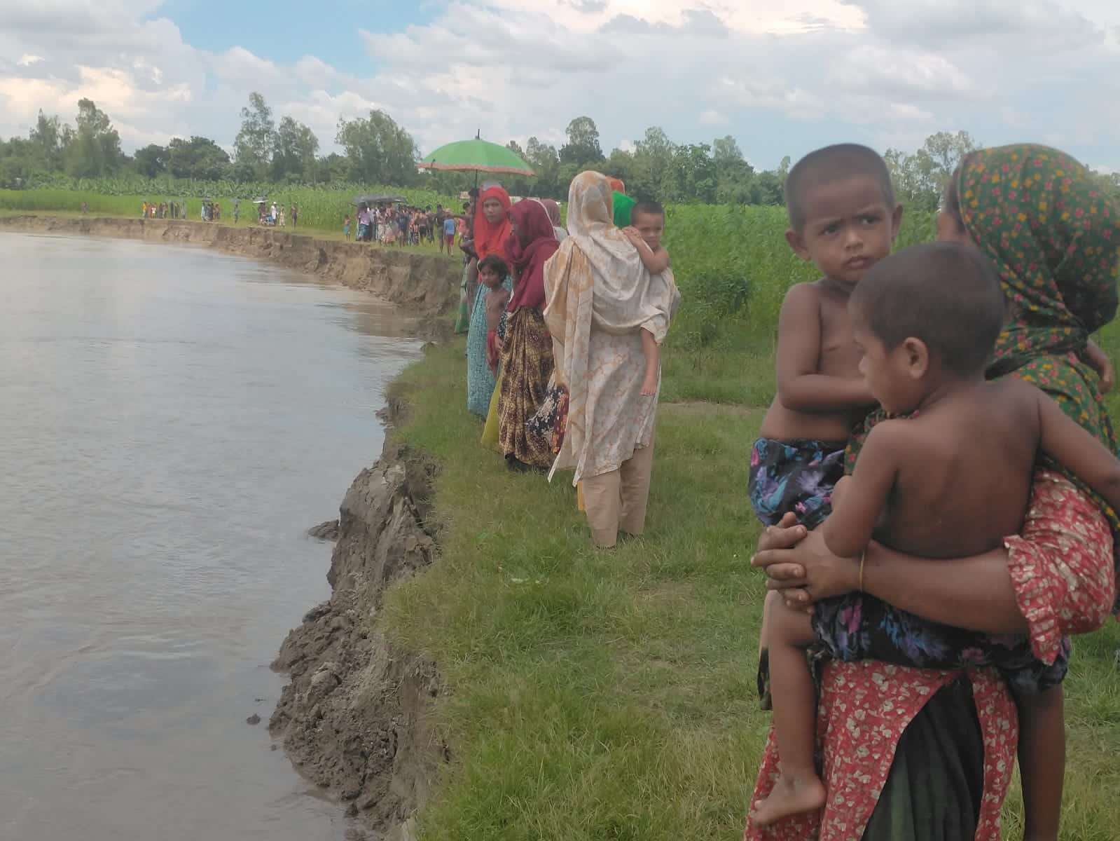 ইসলামপুরে দশানী নদীর তীব্র ভাঙন: বিলীনের পথে ফসলি জমি আতঙ্কে নদীপাড়ের মানুষ